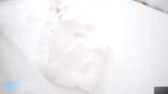 哥哥趁父母不在家，诱骗妹妹狠狠干粉穴