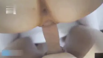 哥哥趁父母不在家，诱骗妹妹狠狠干粉穴
