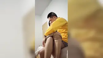 外卖小哥 ，偶遇粉丝一起3P熟女姐姐