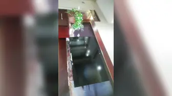 大哥约的良家老阿姨酒店激情啪啪，吃着奶子摸着逼给她舔得好湿，大鸡巴各种抽插冒白浆