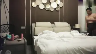 【真实绿帽换妻】两家庭4P交换极品美娇妻，玩游戏输的吃屌，赢家操逼4P混战