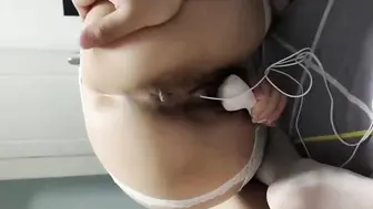 新婚人妻偷情初恋男友，炮击喝尿吞精乳夹！