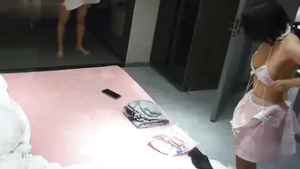 明星颜值日本留学生为国挣光扒腿跪舔式服务 跪在客人面前，用嘴和舌头舔舐，让客人感受前所未有的肉欲快感
