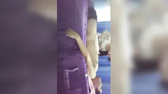 杰哥吮吸骚妇粉嫩乳头91爸爸们觉得如何？