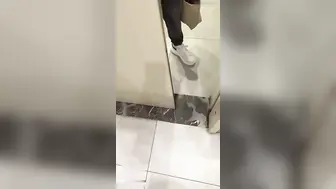 极品OL包臀裙街头勾引进男厕打炮：高跟肉丝后入爆操，女上骑出白浆无套内射全程