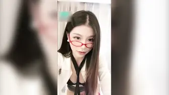极品女神小野猫黑丝美腿口球假鸡巴自慰