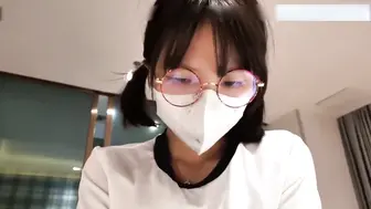 纯欲女友穿上白丝和体操服白白嫩嫩香香的身体