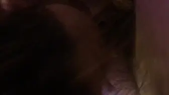 绿帽奸情 背着老公出来偷情的人妻 操出白浆了