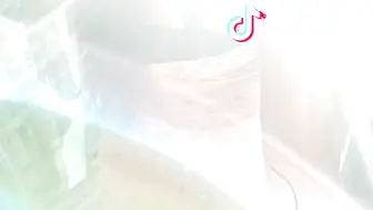 带肉丝老妈打台球，直接在儿童泡泡池里就开始操起来了