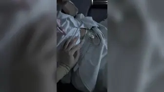 淫荡妹妹趁着哥哥打王者荣耀，骑在哥哥身上，被哥哥操的双腿痉挛