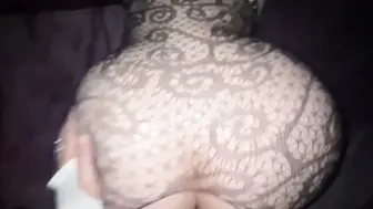 绿帽岳父为了图刺激，给我迷药叫我下在水里给丈母娘喝下，药效发作我直接操母猪丈母娘