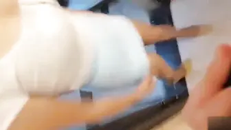 老姐身材太好弟弟根本顶不住