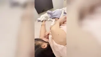 约jk萝莉妹子床上大战内射，白丝袜，高颜值，好身材