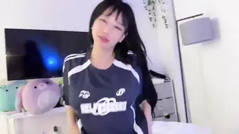 极品阿黑颜母狗露脸私拍 妖艳反差少女崇洋媚外！